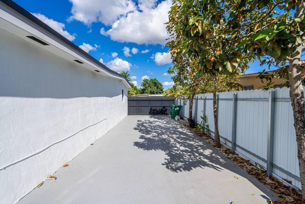 Casa De Miller Villa Tamiami Exterior photo